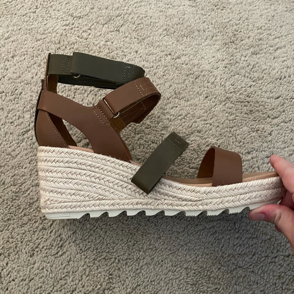 BNIB Sorel Cameron Wedge Multi Strap size 10.5